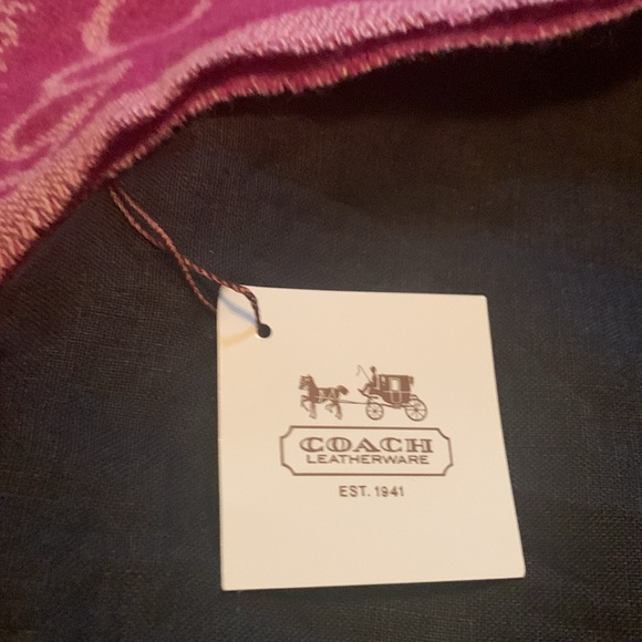 Coach horse and carriage pattern wool and cashmere scarf - Picture 6 of 6